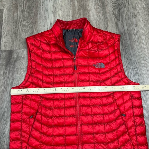 North Face Vest Mens Large Red ThermoBall Insulated Packable Puffer Outdoors Zip - Picture 11 of 11